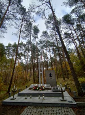 Olek - Obiekt grobownictwa wojennego Ku Czci Harcerzy Polskich Zamordowanych i Spalonych przez hitlerowców w 1939 r.