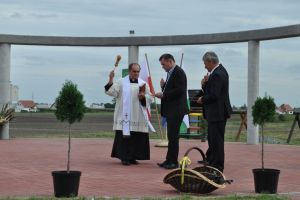 Rozbudowa o wiatrołap i przebudowa istniejącej świetlicy wraz z elementami małej architektury w Wytrębowicach oraz...