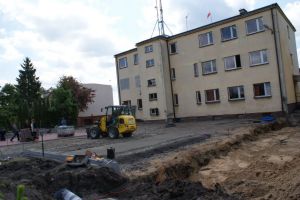 Rozbudowa parkingu o dodatkową powierzchnię parkingową wraz z modernizacją nawierzchni w Łysomicach oraz montaż siłowni...
