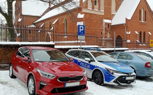 Uroczyste przekazanie pojazdów służbowych funkcjonariuszom Komisariatu Policji w Chełmży