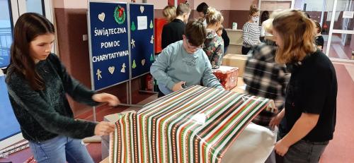 Świąteczne akcje charytatywne w szkołach i przedszkolach