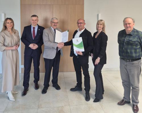 Podpisanie umowy na rozbudowę i przebudowę budynku OSP w Papowie Toruńskim – etap I